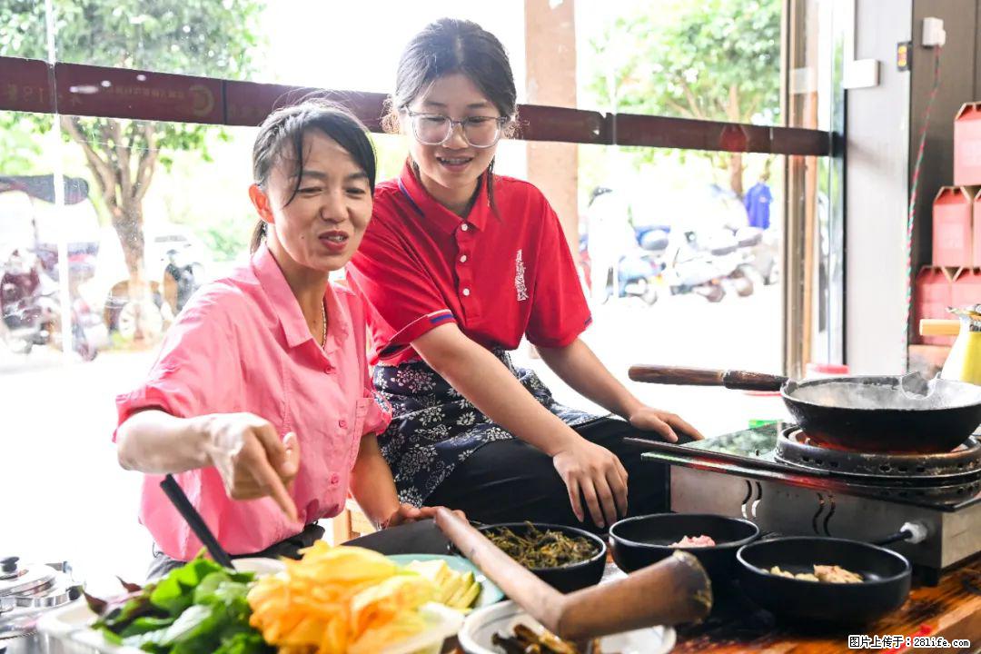 全网追的“扁担女孩”，找了一份暑假工，时薪12元 - 沈阳生活资讯 - 沈阳28生活网 sy.28life.com