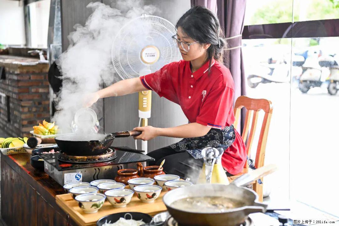 全网追的“扁担女孩”，找了一份暑假工，时薪12元 - 沈阳生活资讯 - 沈阳28生活网 sy.28life.com